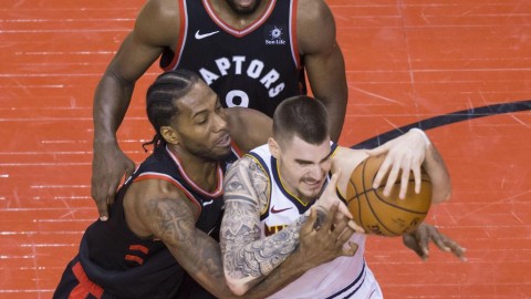 这球看的我直拍大腿！英格拉姆那三分到底算不算？掘金猛龙这剧本太敢写了！