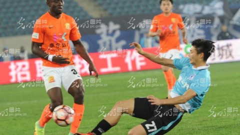 五外援狂轰4球！卡迪斯世界波+绍尔复出破门，武汉三镇4-1大胜大连英博迎赛季首胜