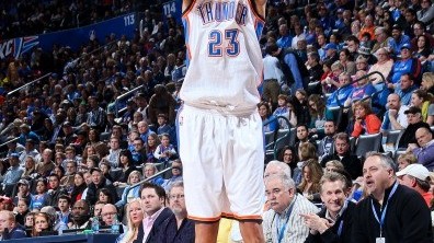 雷霆这年轻人真不讲武德！主场掀翻篮网，这种赢球方式最打击人