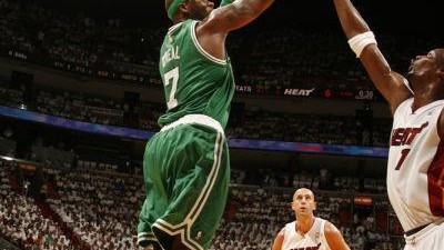 那特么叫黑八？那叫硬汉的骨气！04月27日热火VS雄鹿G5，巴特勒这一球够吹一辈子