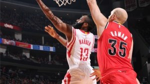 那一夜，休斯顿的篮筐像大海一样宽阔，独行侠却像是迷航的船只