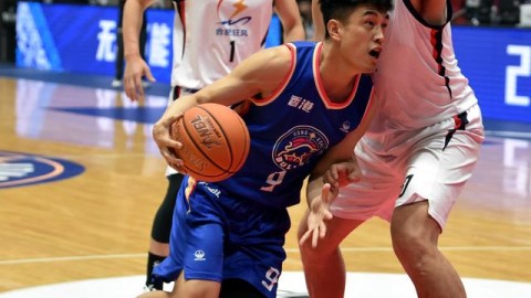 合肥庐江体育馆的寒夜，被最后5.4秒的疯狂彻底点燃！合肥狂风差点把香港金牛拉下马