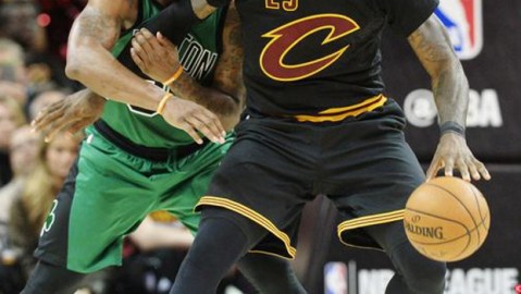 米切尔独木难支，卡莱尔被驱逐这剧情你敢信？骑士硬生生被步行者给“啃”了！