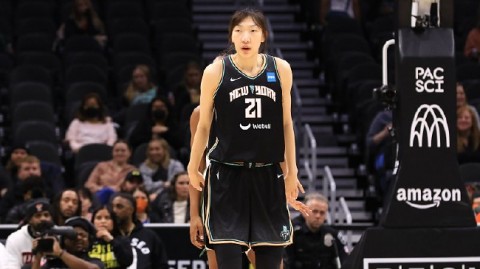 进攻万花筒！08月13日WNBA常规赛纽约自由人洛杉矶火花上演对攻大战，这比赛看得太过瘾了！