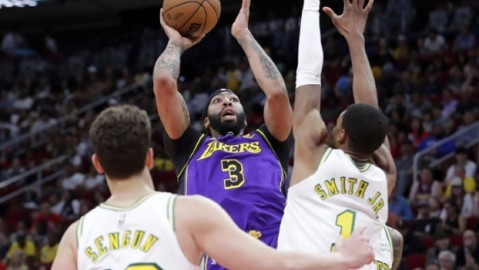 狂胜之夜！湖人把航天城打成后花园，这样的全力眉谁顶得住？