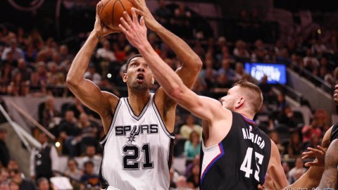 银黑军团的青春风暴！马刺主场捅破魔术，索汉这娃简直是在打游戏！