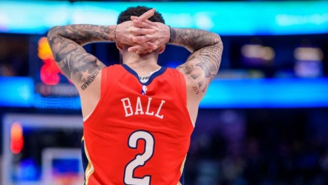 内线肉搏到最后一秒！这场雄鹿鹈鹕的对轰大战，看得我嗓子都喊哑了