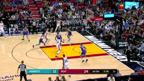 血洗冰沙王宫！亚历山大这波操作看傻鹈鹕，雷霆这是要搞事情啊？