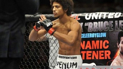 巴西军团统治之夜：莫伊卡诺第二回合裸绞降服邓肯