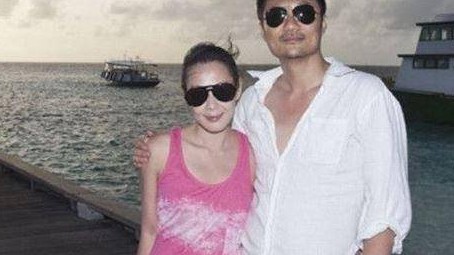 结婚当晚提“分房睡”，14年后一张生日照撕碎所有婚变传闻