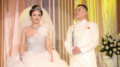 # 终于说透了，胡洁的真实底色不是“金主”而是周立波身后的操