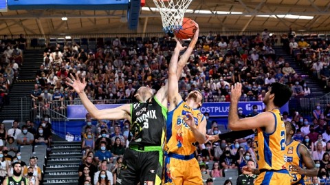 河北德比夜：石家庄翔蓝主场“破冰”，张家口年轻后生让人看到希望