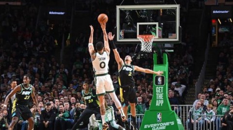 误打误撞的迈阿密之夜：邓肯·罗宾逊这杆“冷枪”是怎么把老鹰打懵的？