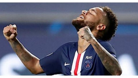 诺伊尔神扑难掩致命失误，拜仁补时两球惊天逆转——一场门将主角与青春风暴的欧罗巴公园剧本