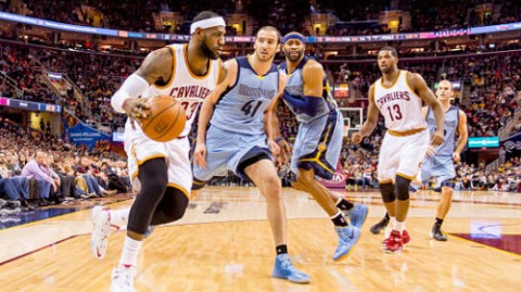 骑士主场“捕”魔术，那帮年轻人还是差点火候！米切尔用经验给班凯罗上课