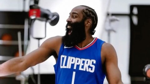 马刺客场118-99三杀快船豪取11连胜，伦纳德空砍24分难挡团队碾压