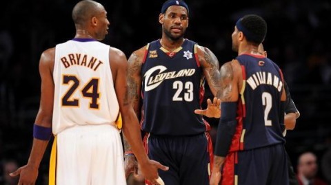 里夫斯1秒绝杀！湖人115-113险胜勇士终结圣诞三连败，詹库对决第4季仍无输家