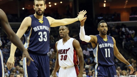 热火灰盆大战！阿德巴约硬砸30+11，洛瑞这老炮差点三双，希罗伤退看得人心惊肉跳