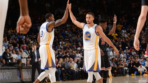 这剧本你敢信？福克斯一球定乾坤，国王客场送公牛回家！