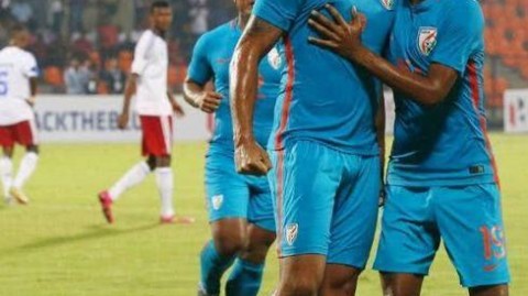 中美双线热身赛复盘：国足新帅开门红，东道主防线酿惨案