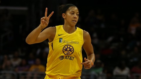 火花撞上女武神，这场球赛可不是简单的输赢，简直是两种活法的对决！