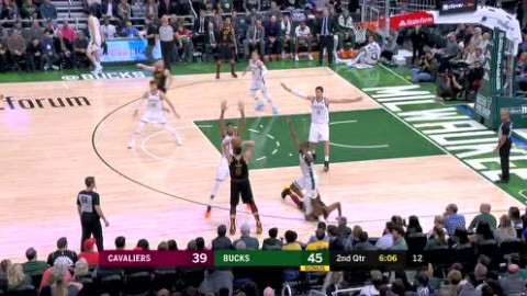 里夫斯在场边笑啥？揭秘08月07日NBL常规赛香港金牛大胜幕后，以及湖北文旅那股子不服输的劲儿